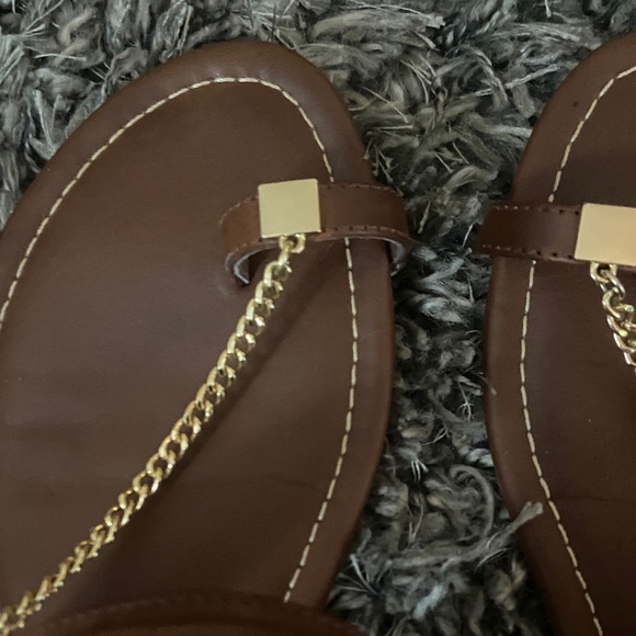 EUC GBG Los Angeles Gold Chain Brown Sandals - Picture 2 of 5